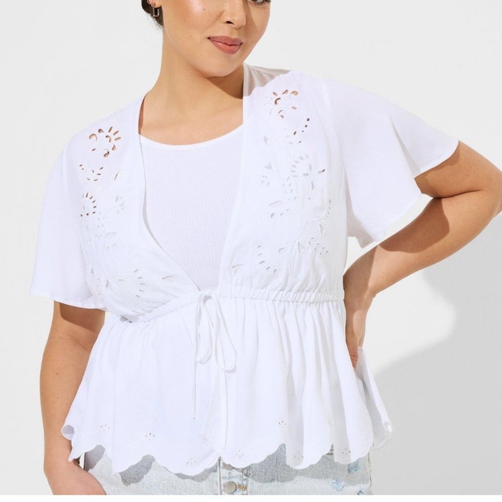 Torrid Bright White Eyelet Open Front Bollero Shrug EUC Sz 1X
